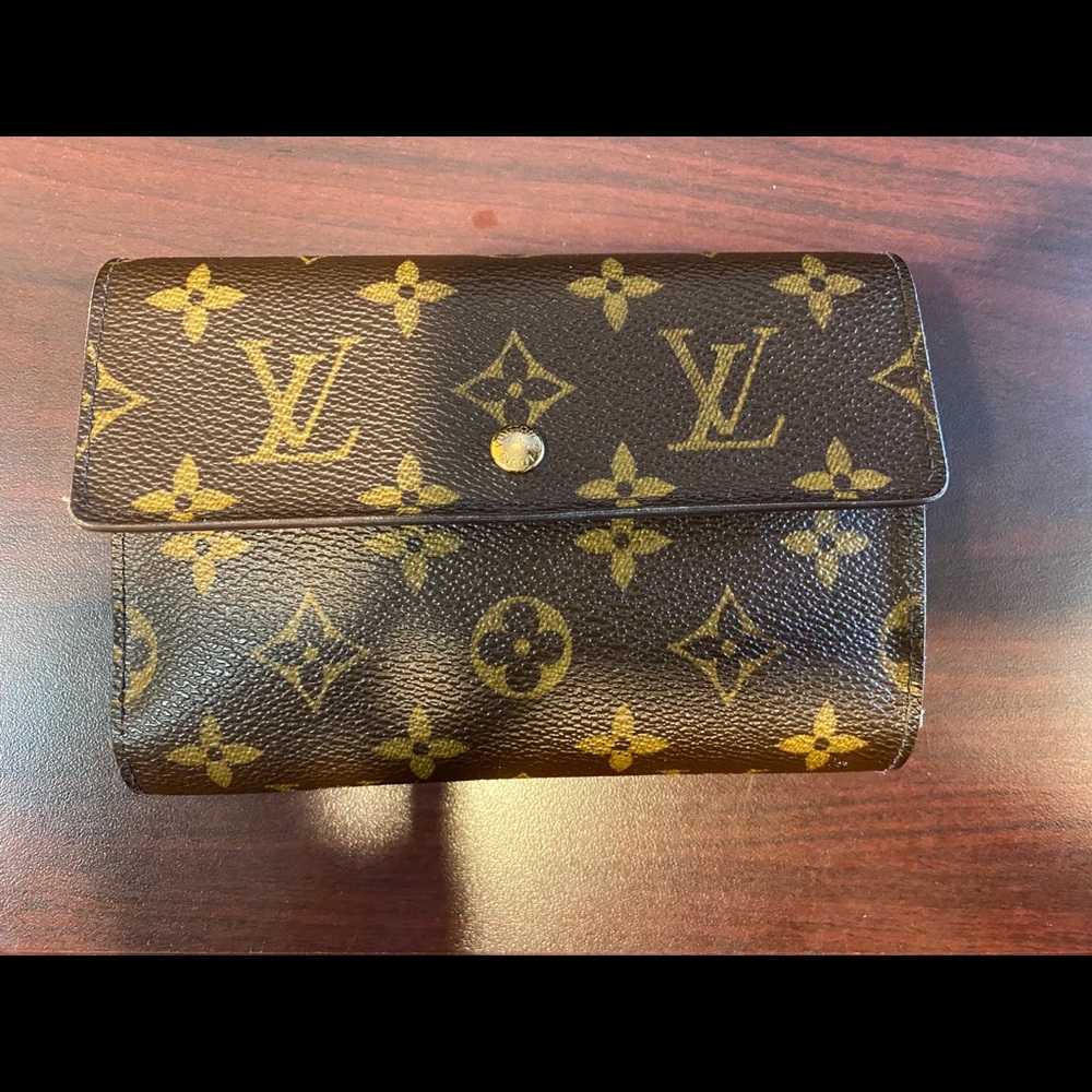Authentic Louis Vuitton  Wallet**GREAT BUY**